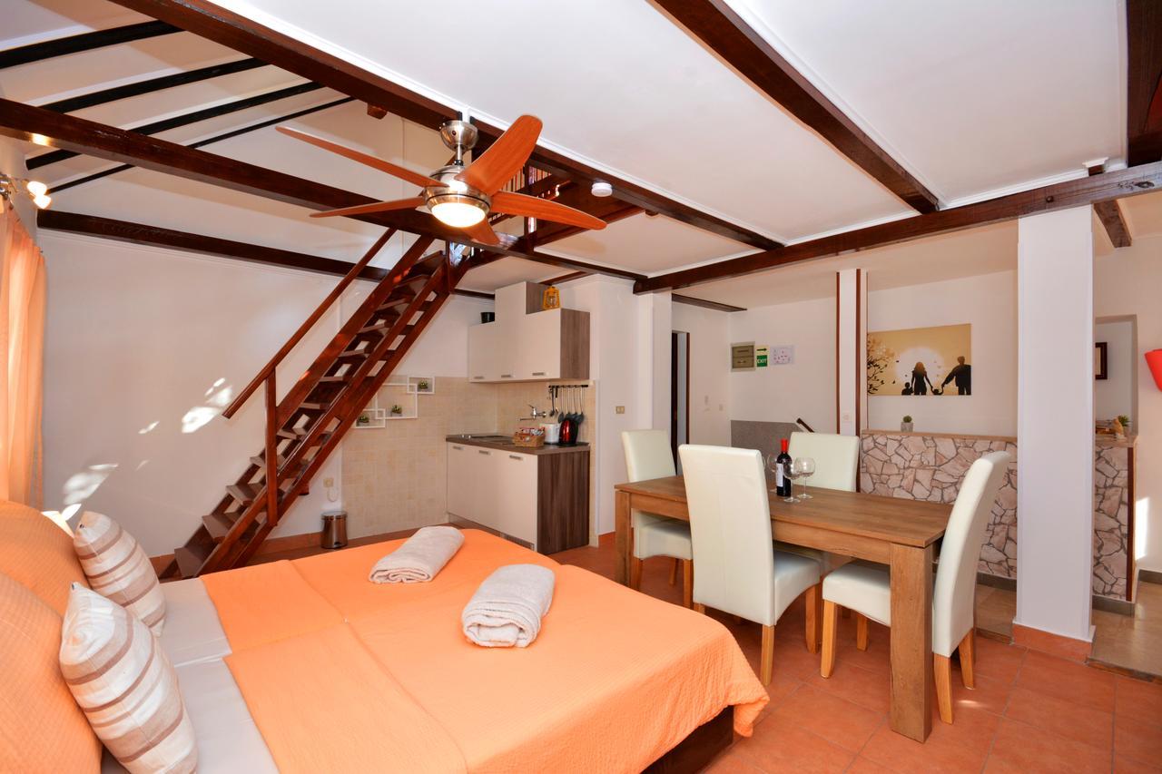 Apartments & Rooms As Vis Buitenkant foto